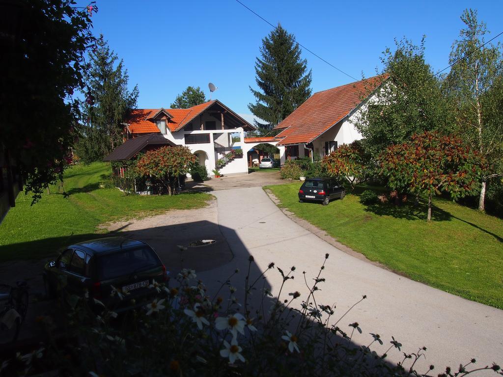 House Ilija Hodak Seliste Dreznicko Bilik gambar