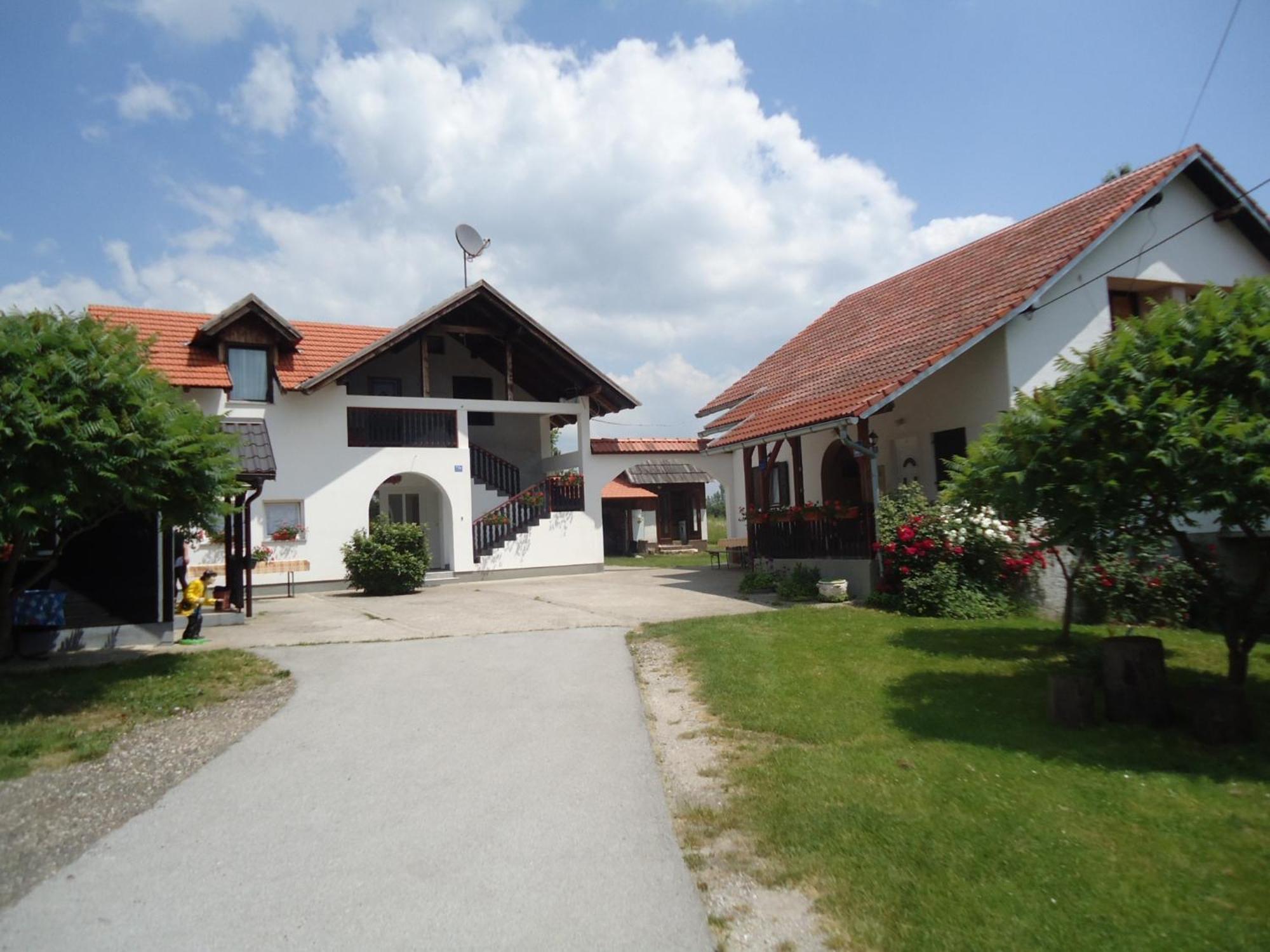 House Ilija Hodak Seliste Dreznicko Bilik gambar